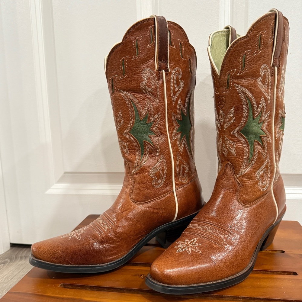 Ariat Brown and Green Leather Western
Cowboy Boots Women's 6